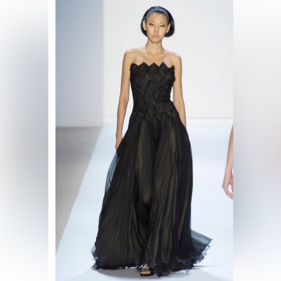 Tadashi Shoji ivory strapless size 6 100% crinkled silk chiffon formal dress - Picture 3 of 16